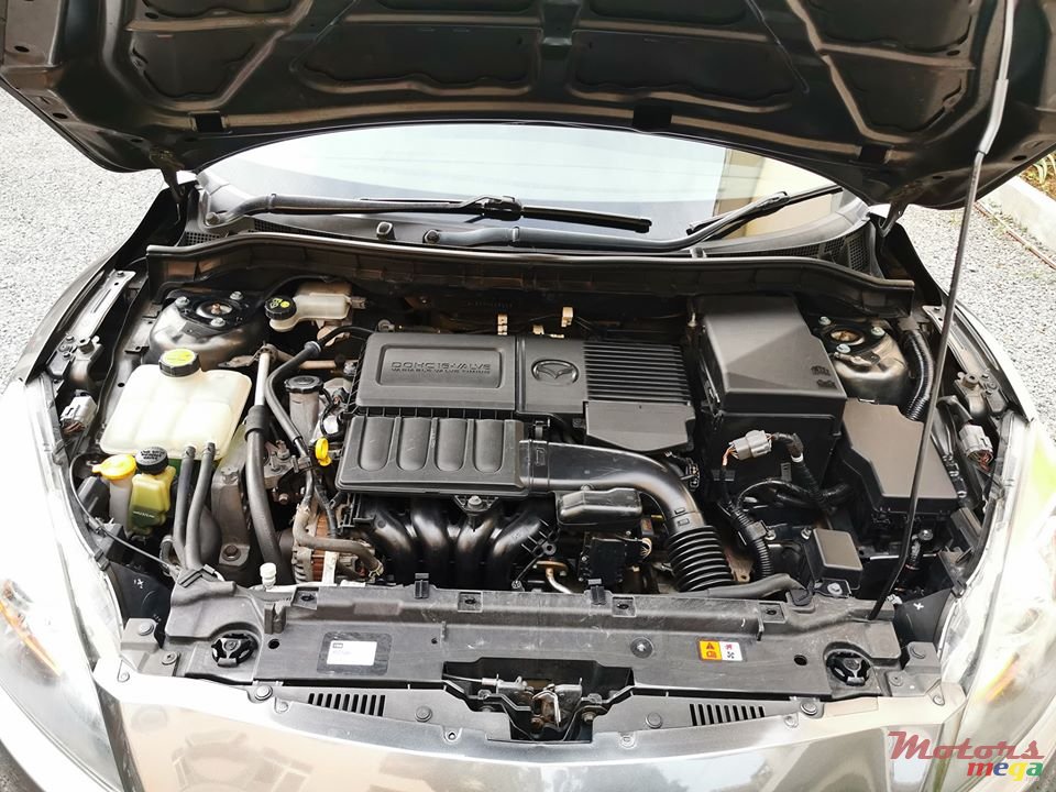 2010' Mazda Axela photo #6