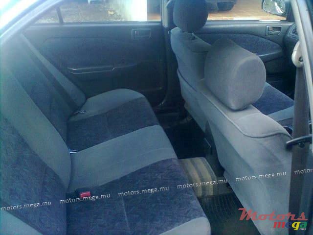 2000' Toyota photo #4