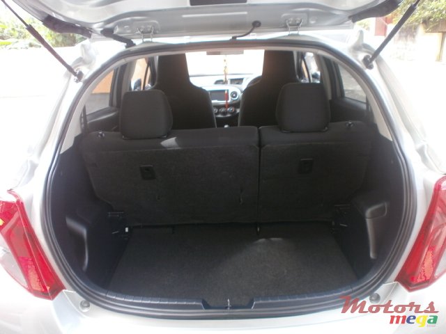 2011' Toyota Vitz local photo #4