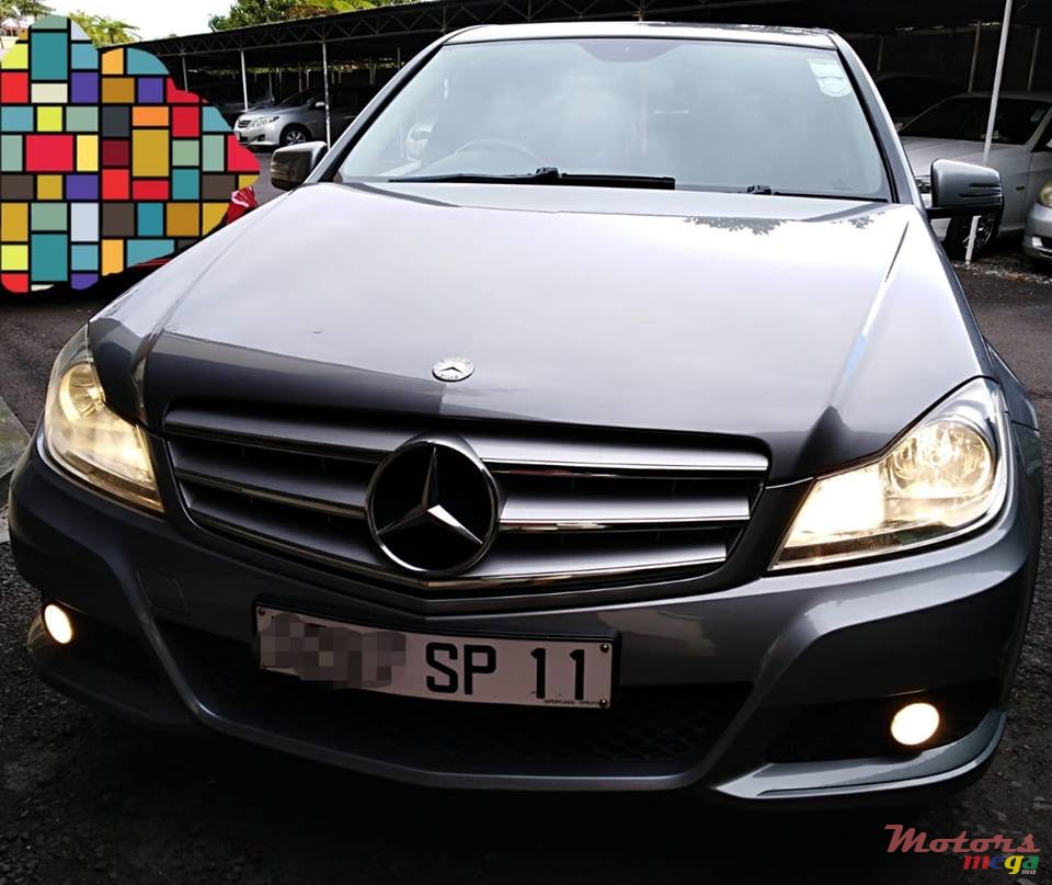 2011' Mercedes-Benz C-Class photo #1