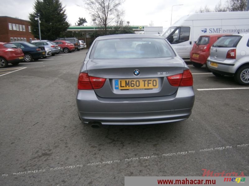 2011' BMW 3 Series 318 i photo #7