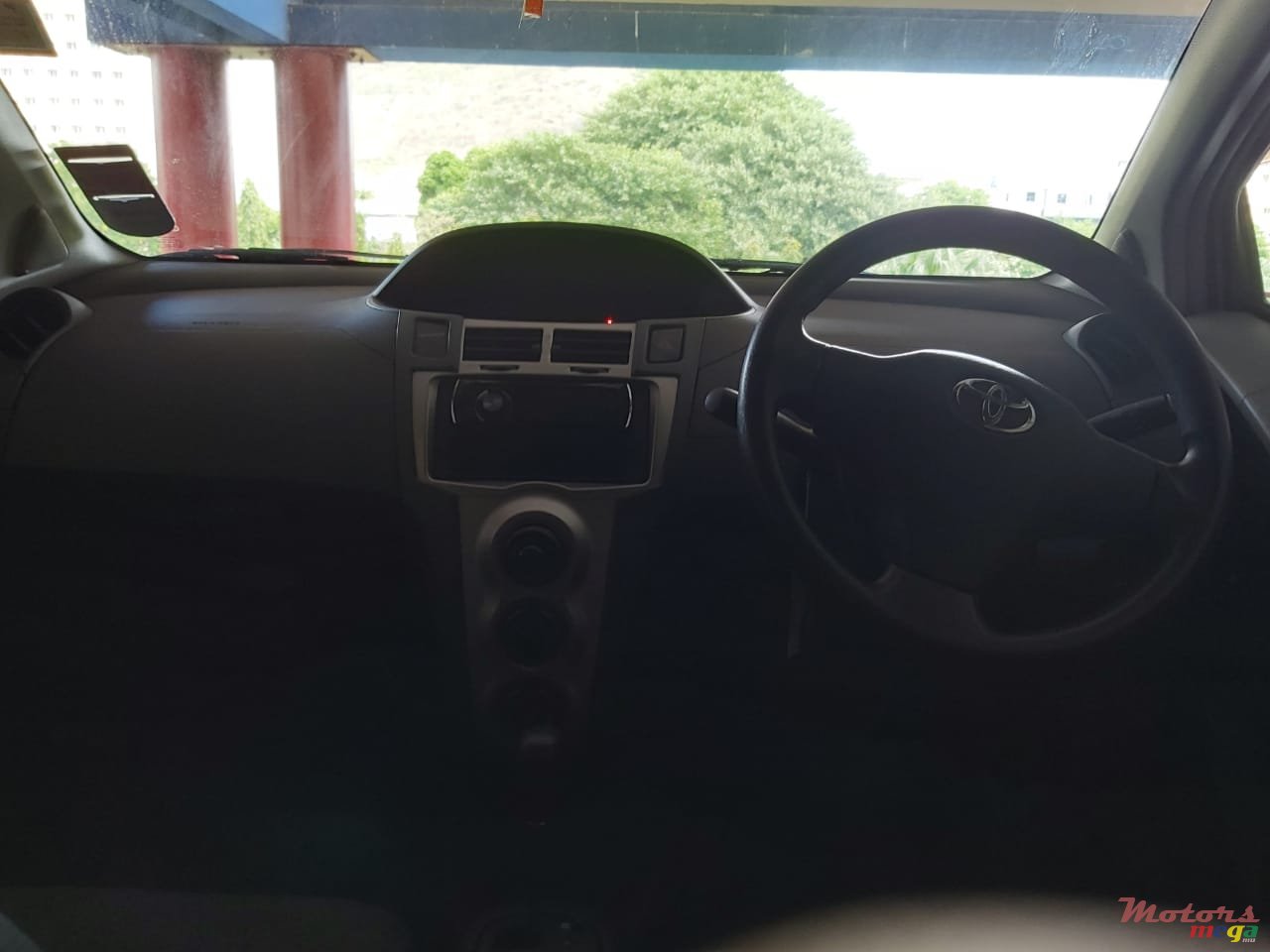 2010' Toyota Vitz photo #5