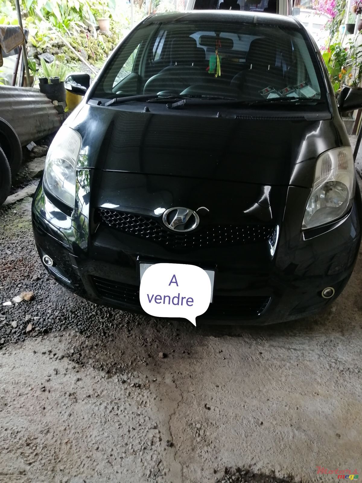 2010' Toyota Vitz photo #1