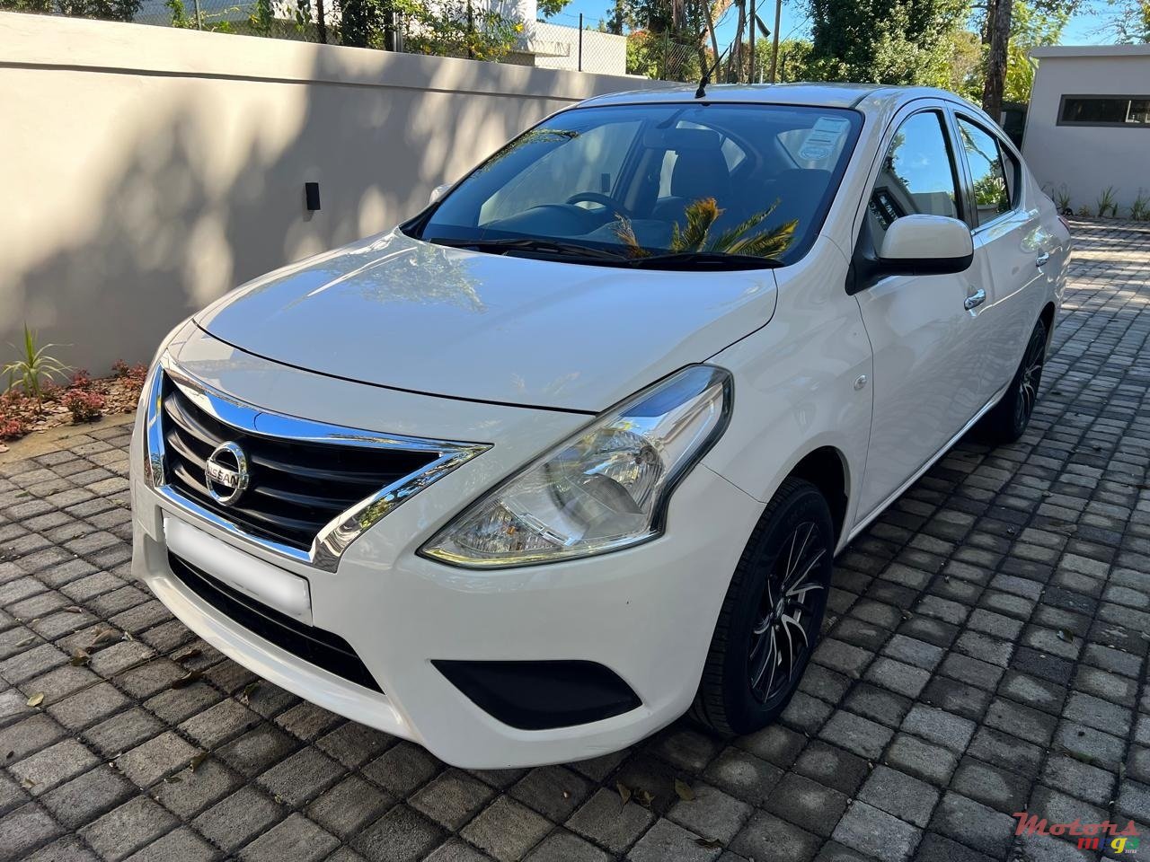 2015' Nissan Almera Latio (Japan) photo #1