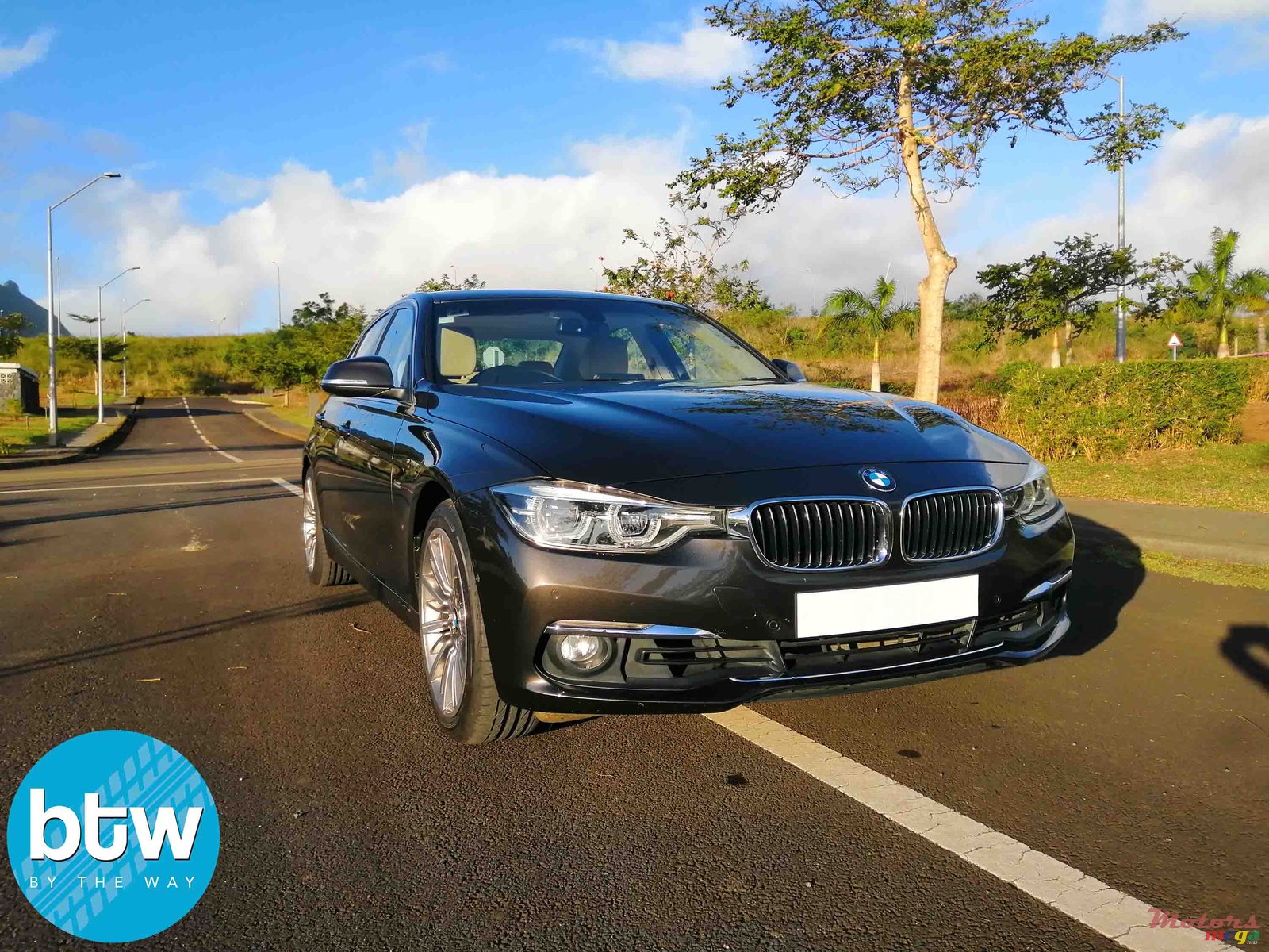 2015' BMW 3 Series 330i photo #1