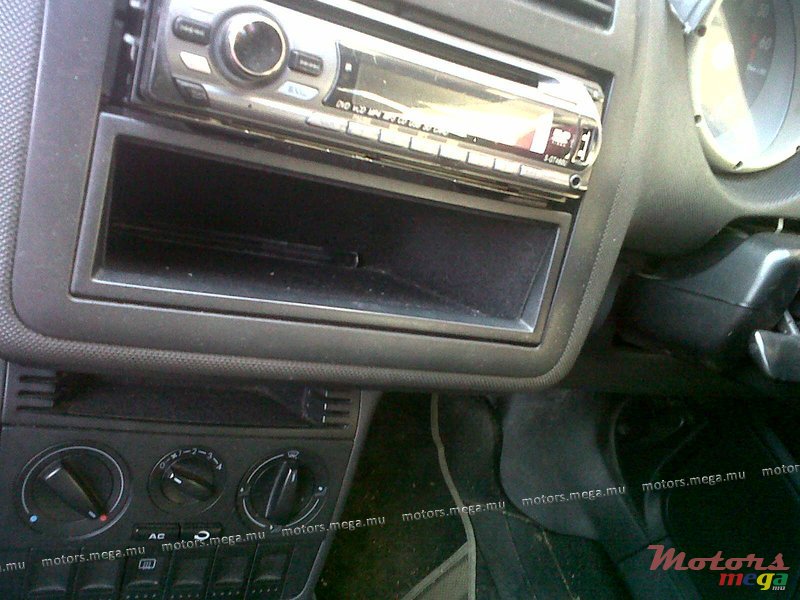 2002' Volkswagen Polo Classic photo #6