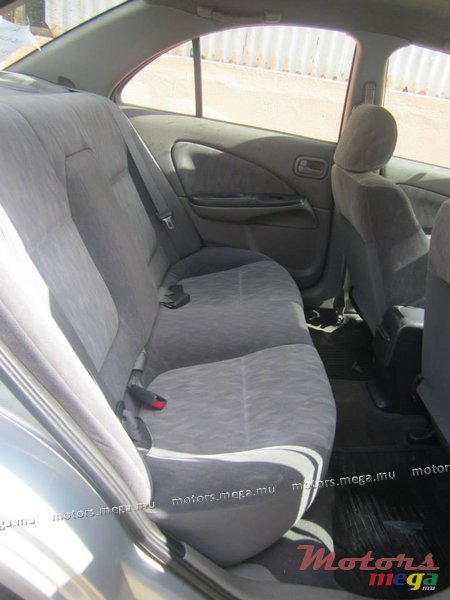 2000' Nissan Sunny photo #3