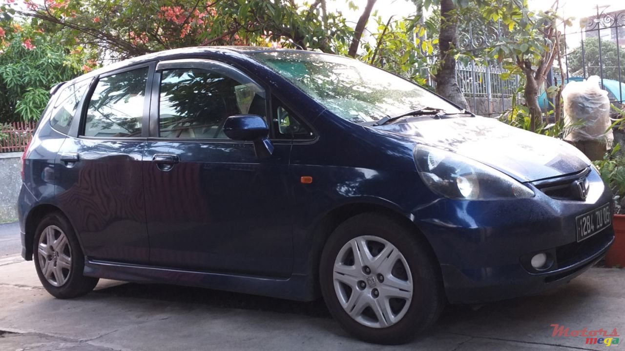 2005' Honda Jazz photo #1