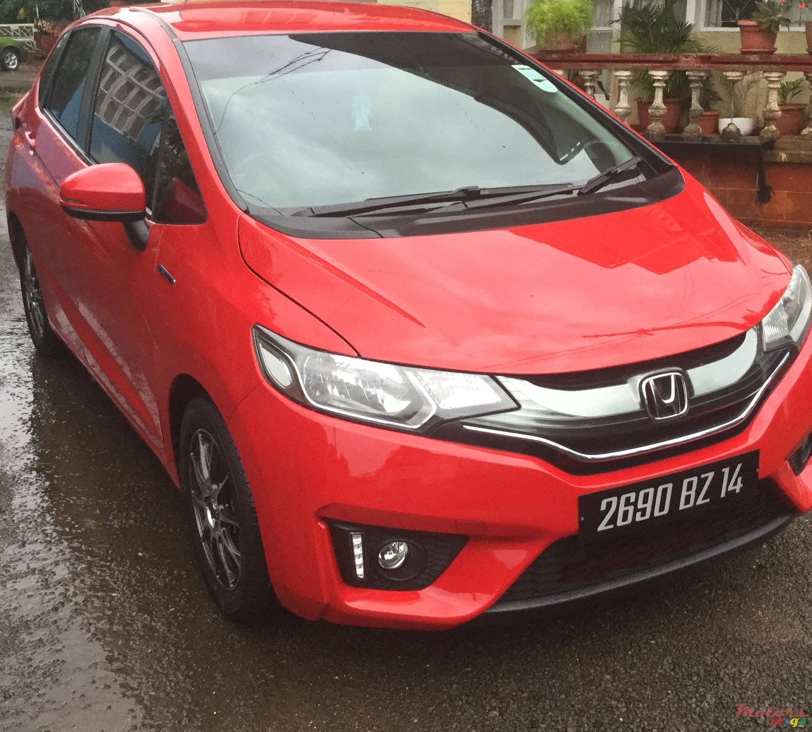 2014' Honda Fit Hybrid photo #1