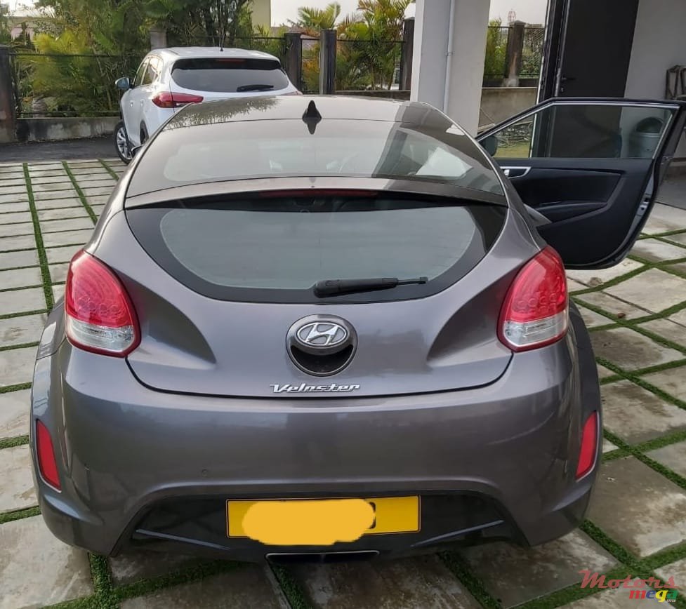 2014' Hyundai Veloster 2014 photo #2