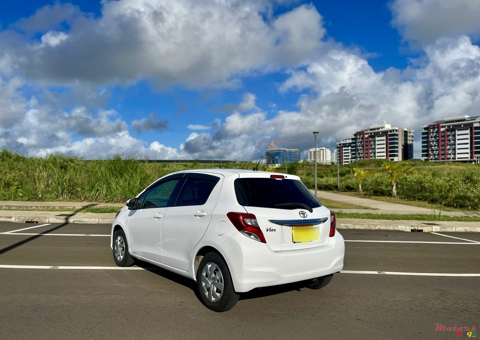 2014' Toyota Vitz photo #2