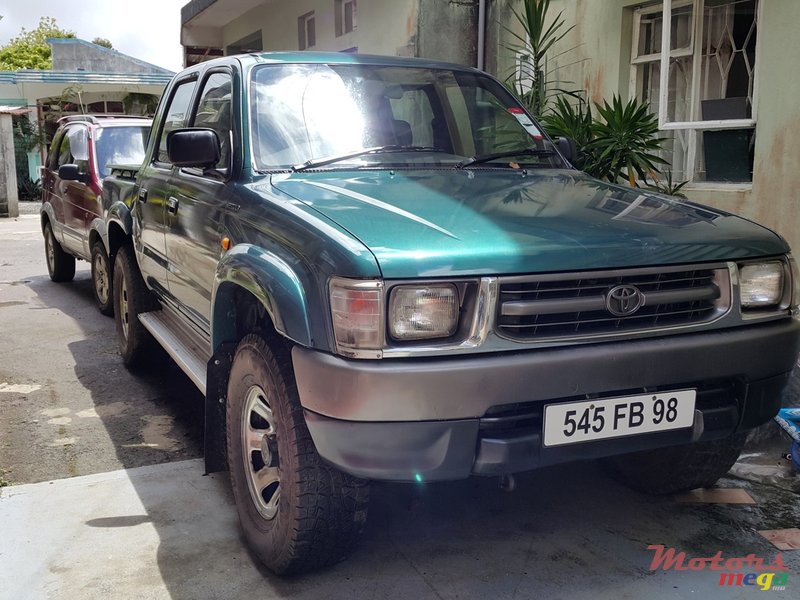 1998' Toyota Hilux 4x4 photo #1