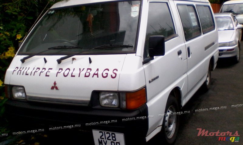 2009' Mitsubishi photo #2