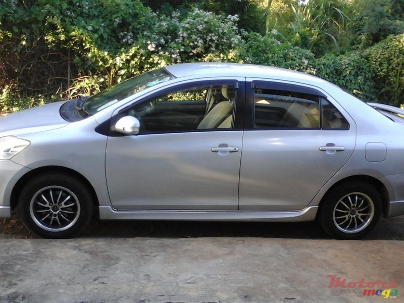 2008' Toyota Yaris photo #2