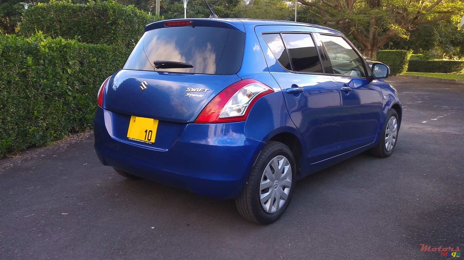 2010' Suzuki Swift photo #2