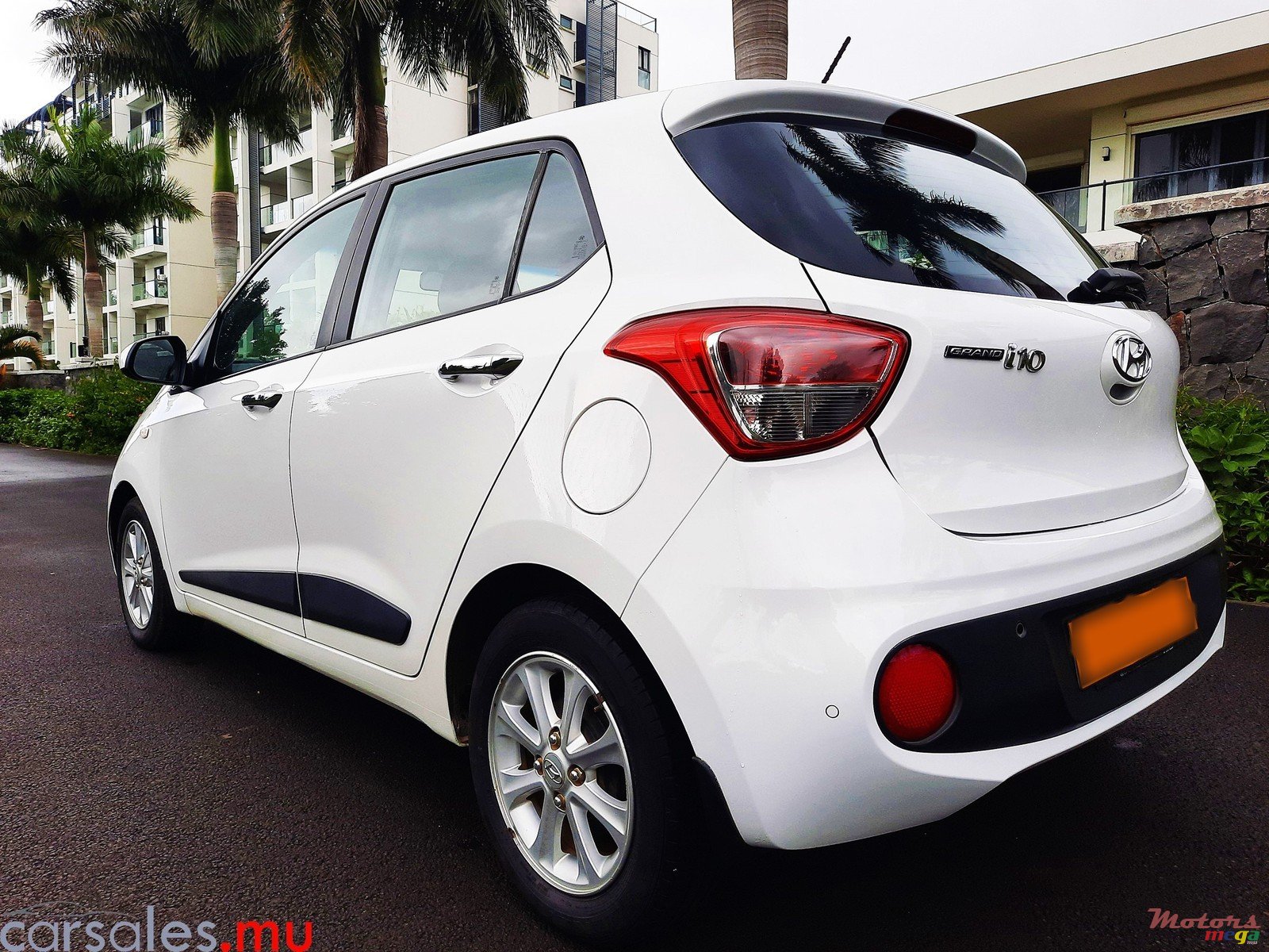 2017' Hyundai i10 1.0 Hatchback photo #3