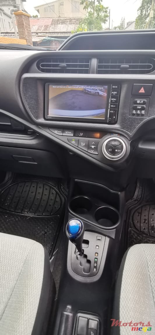 2016' Toyota Aqua photo #4