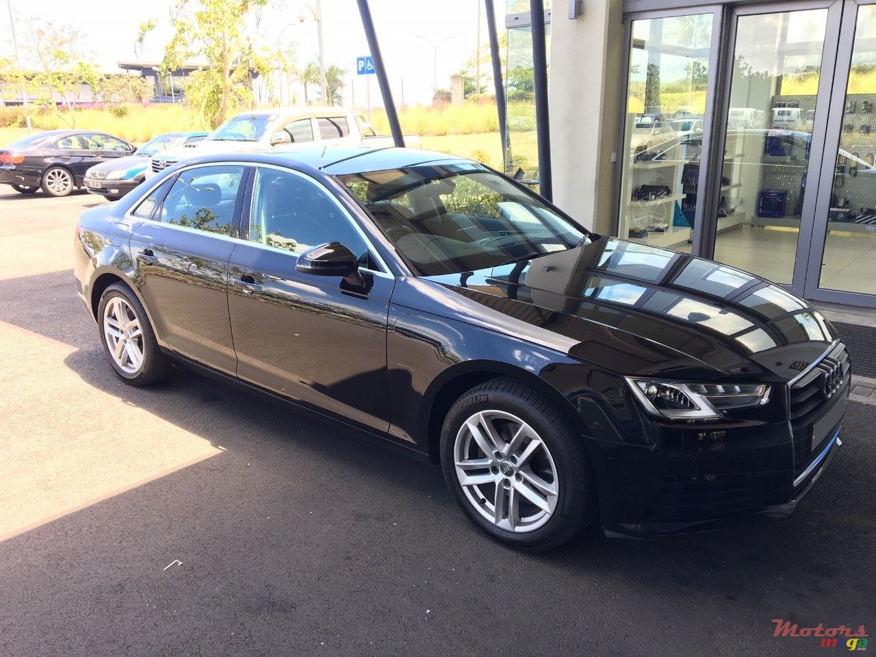 2016' Audi A4 Sedan photo #3