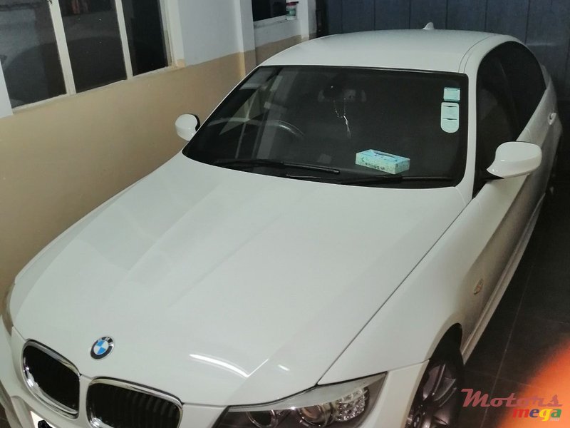 2011' BMW 3 Series photo #7