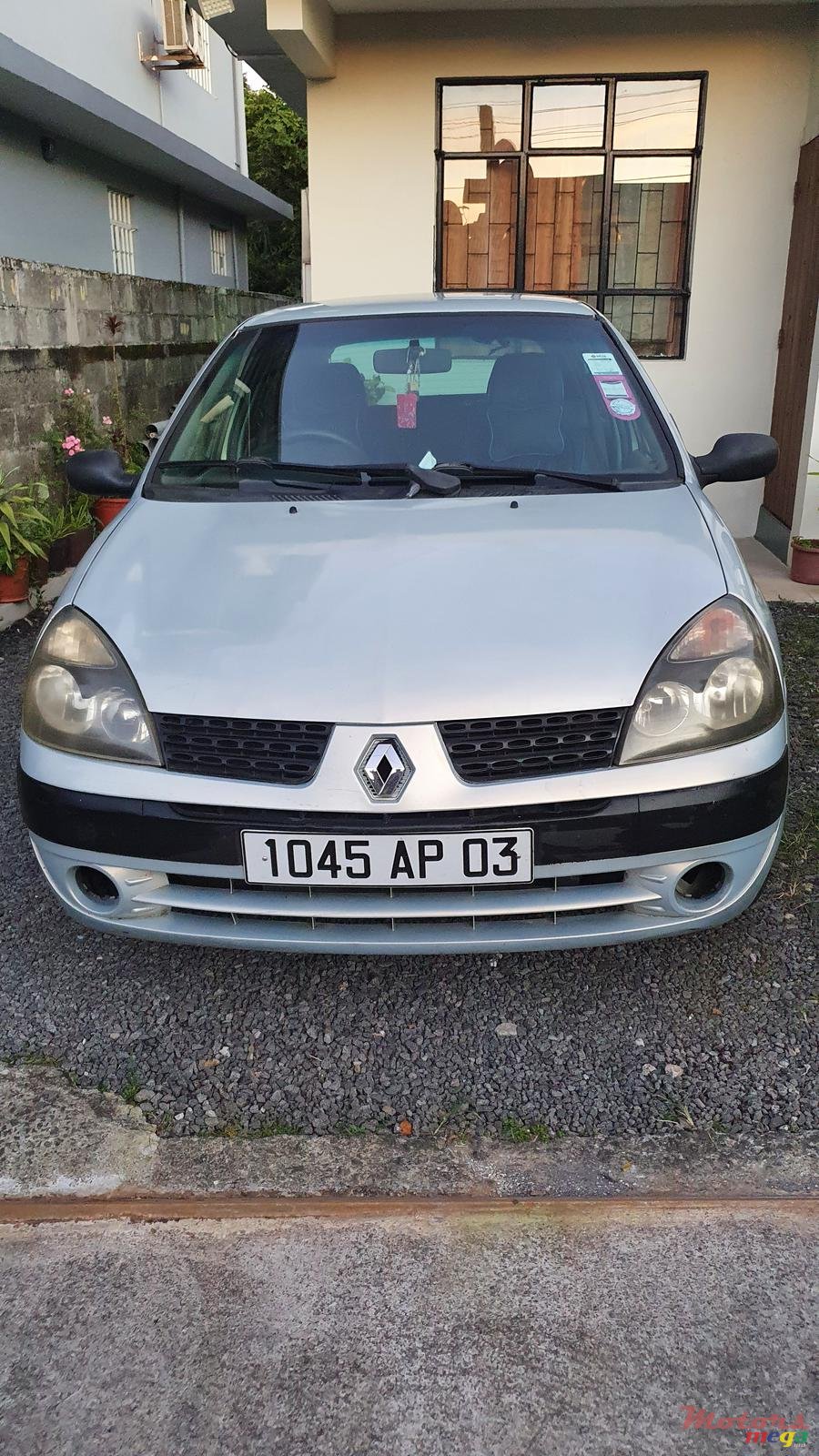 2003' Renault Clio photo #1