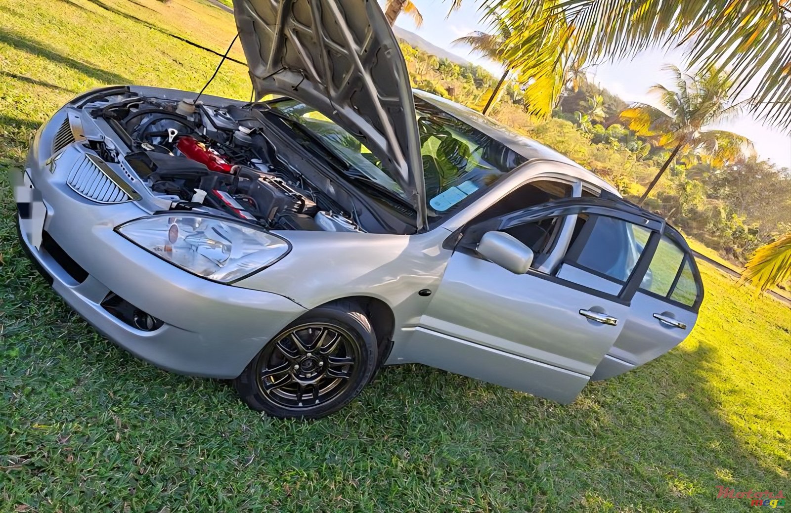 2005' Mitsubishi Lancer photo #1