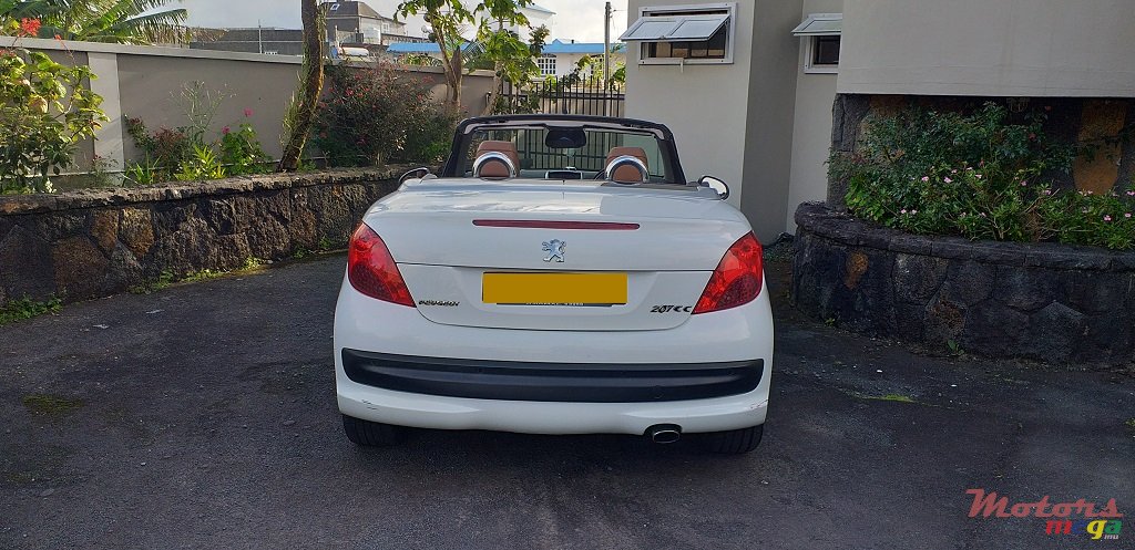 2010' Peugeot 207 cc photo #2