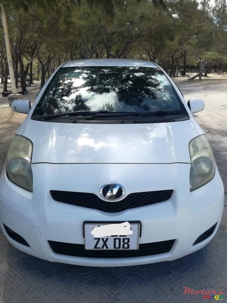2008' Toyota Vitz photo #1