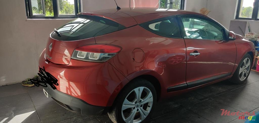 2009' Renault Megane photo #5