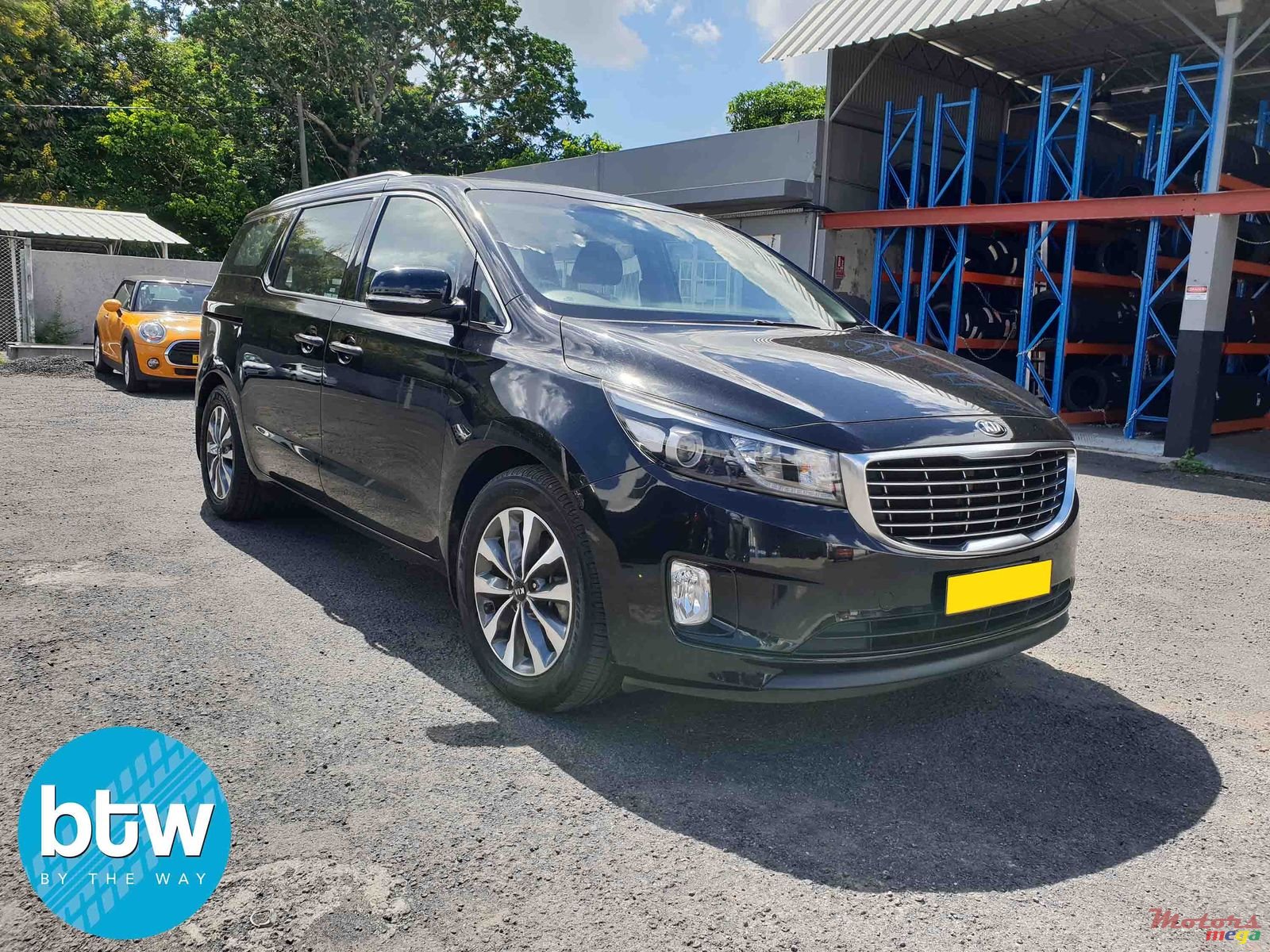 2015' Kia Carnival photo #1