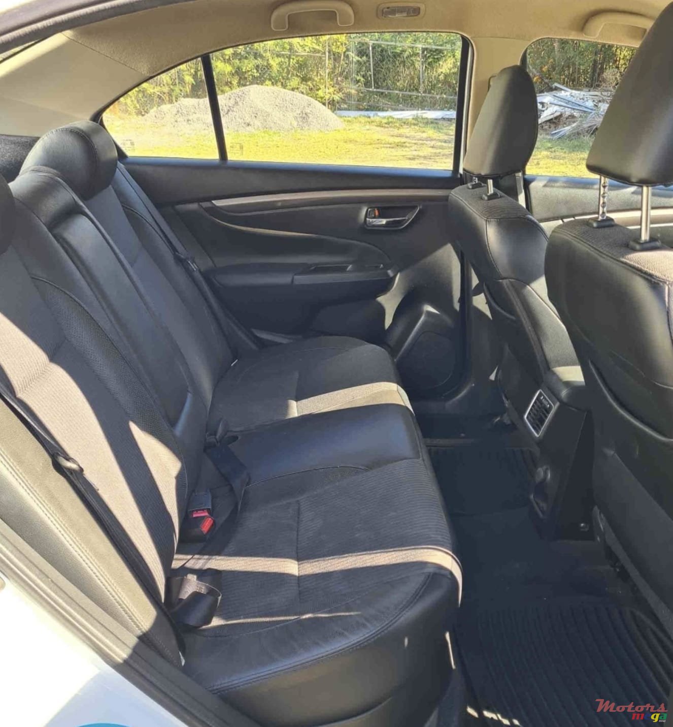 2015' Suzuki Ciaz GLX 1.4 cm3 photo #4