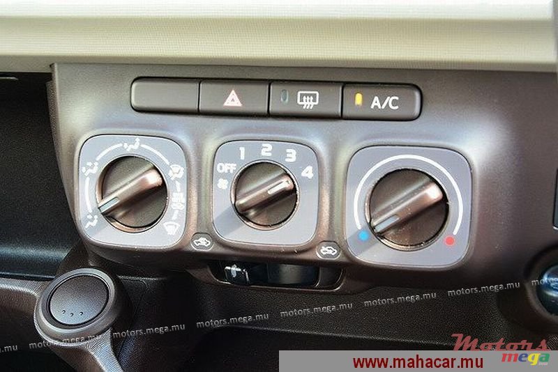 2011' Toyota Passo photo #7