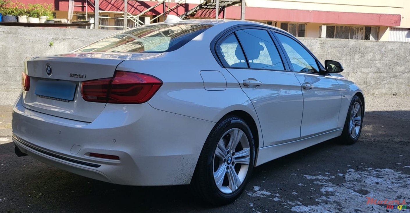 2015' BMW 3 Series photo #3