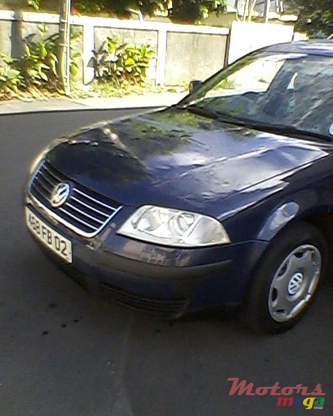 2002' Volkswagen Passat photo #1