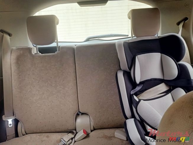 2009' Toyota Vitz photo #7