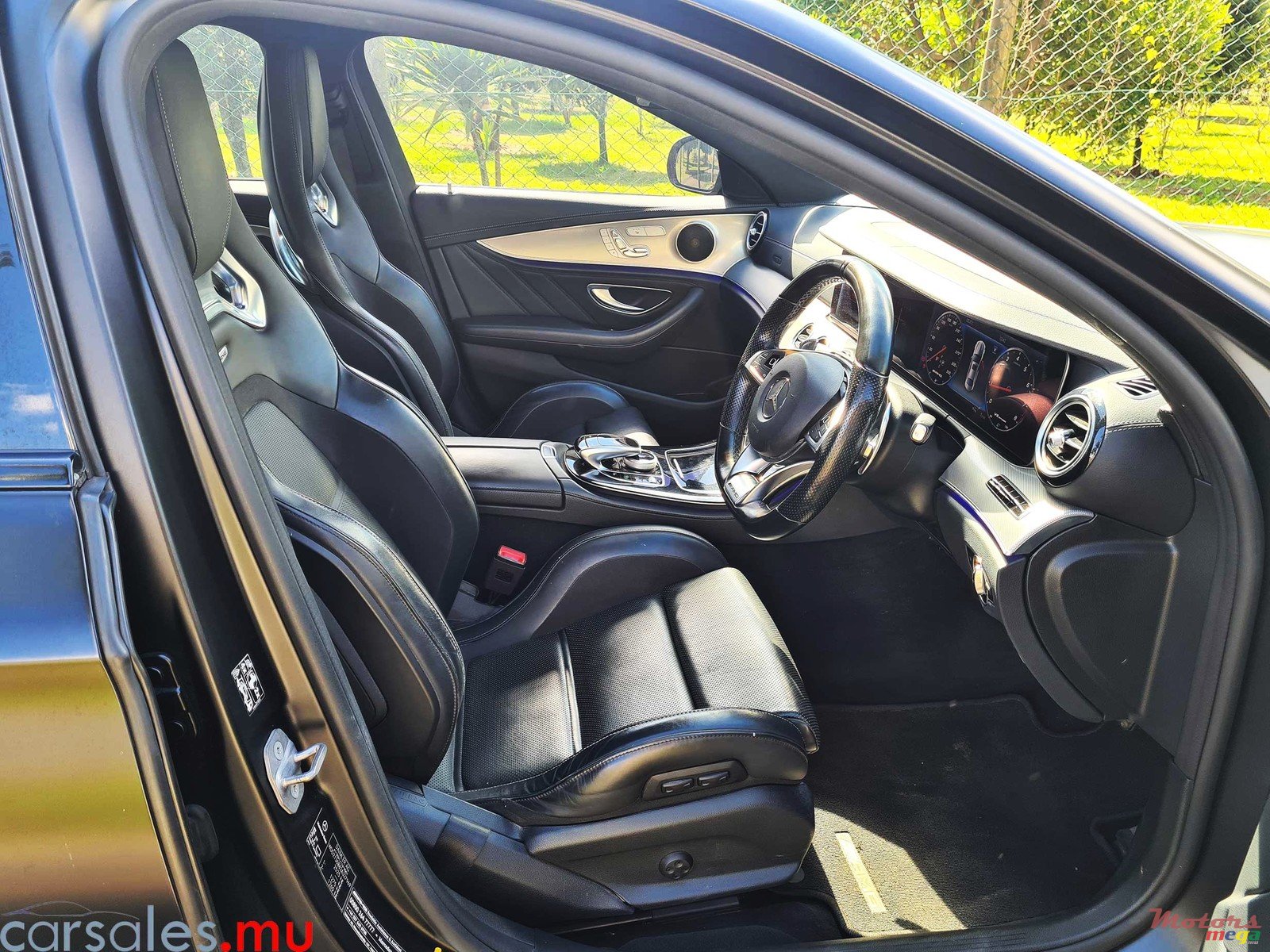 2017' Mercedes-Benz E 63 AMG V8 4Matic+ photo #5