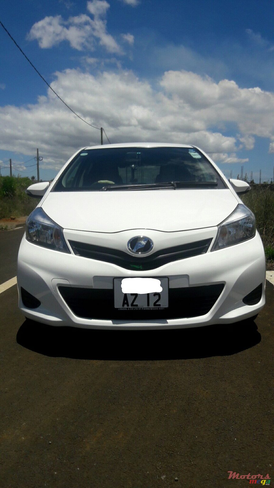2012' Toyota Vitz photo #3