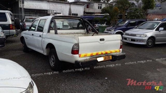 2005' Mitsubishi L200 photo #2