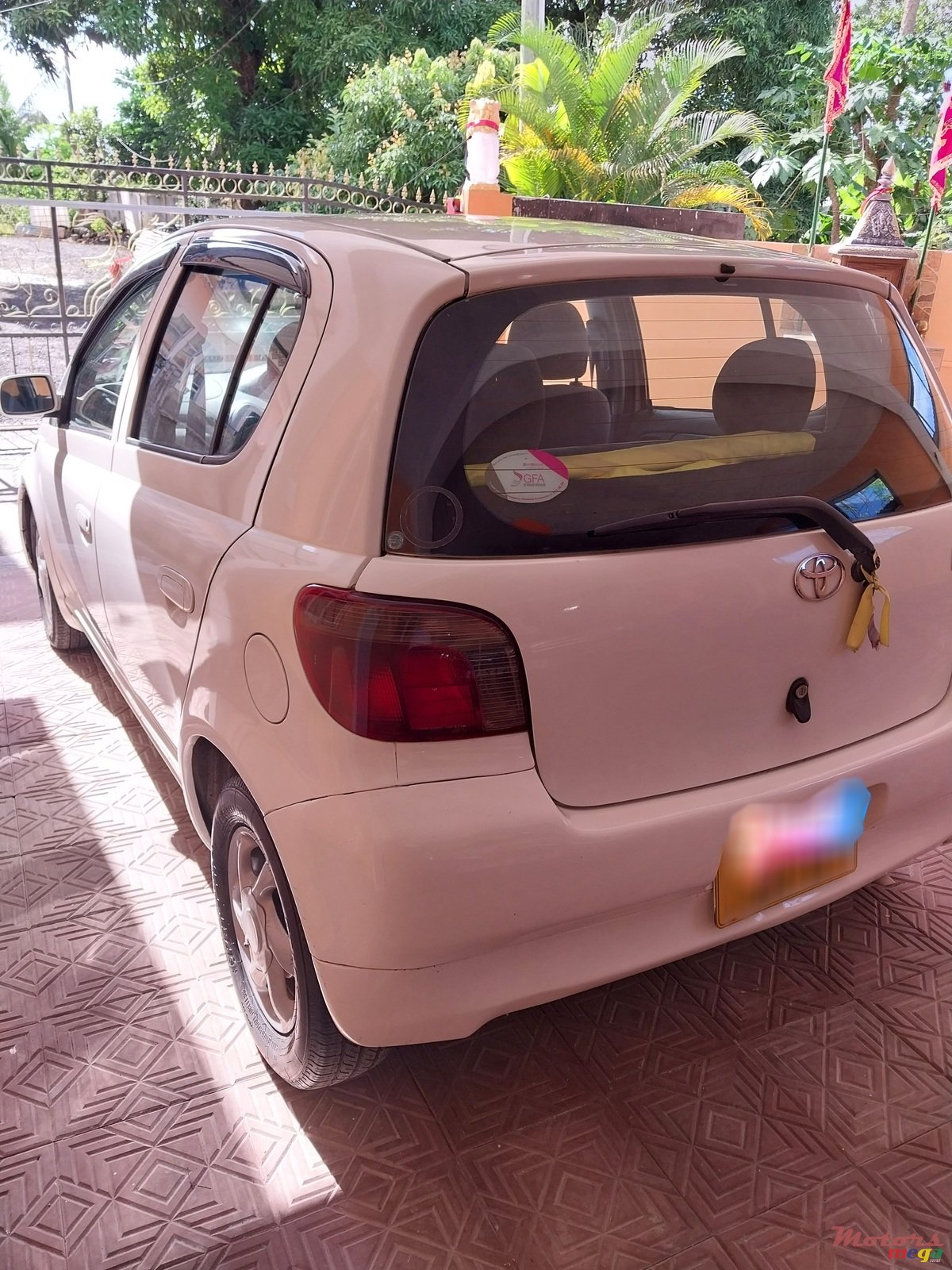 2001' Toyota Vitz photo #3