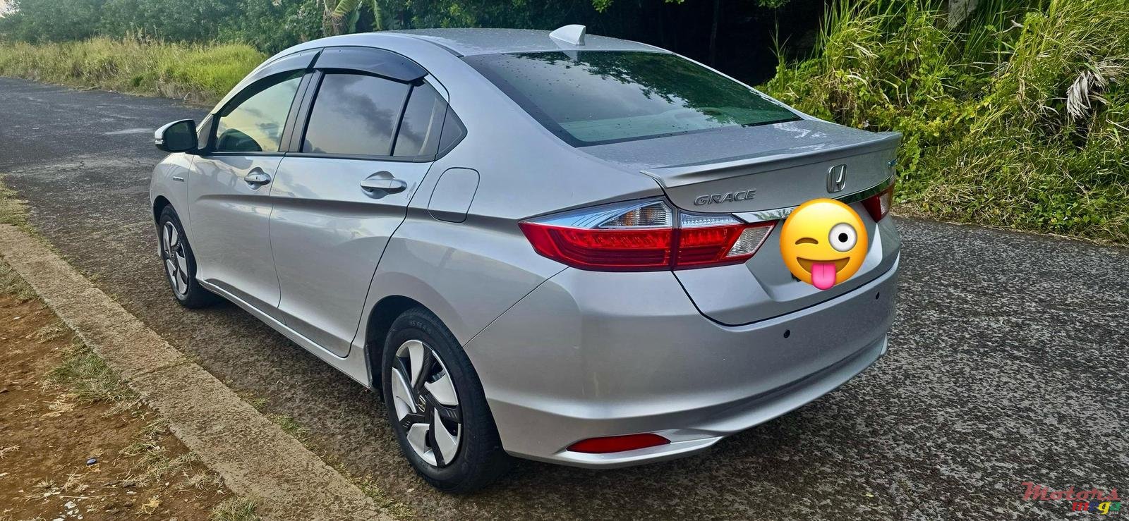 2015' Honda Grace photo #5