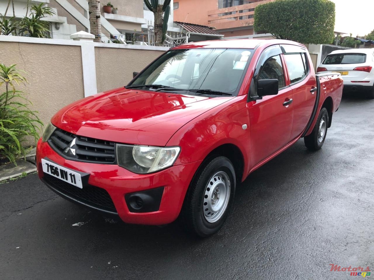 2011' Mitsubishi L200 2x4 photo #1