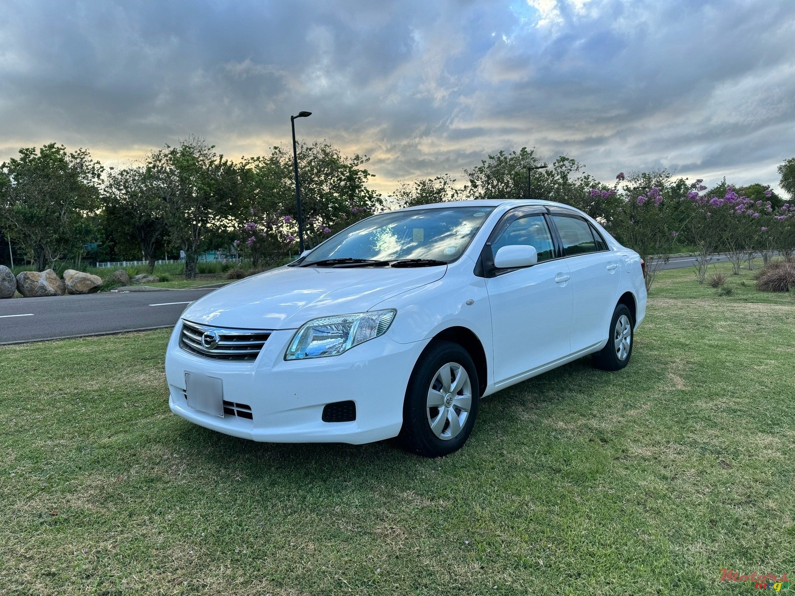 2010' Toyota Axio photo #3