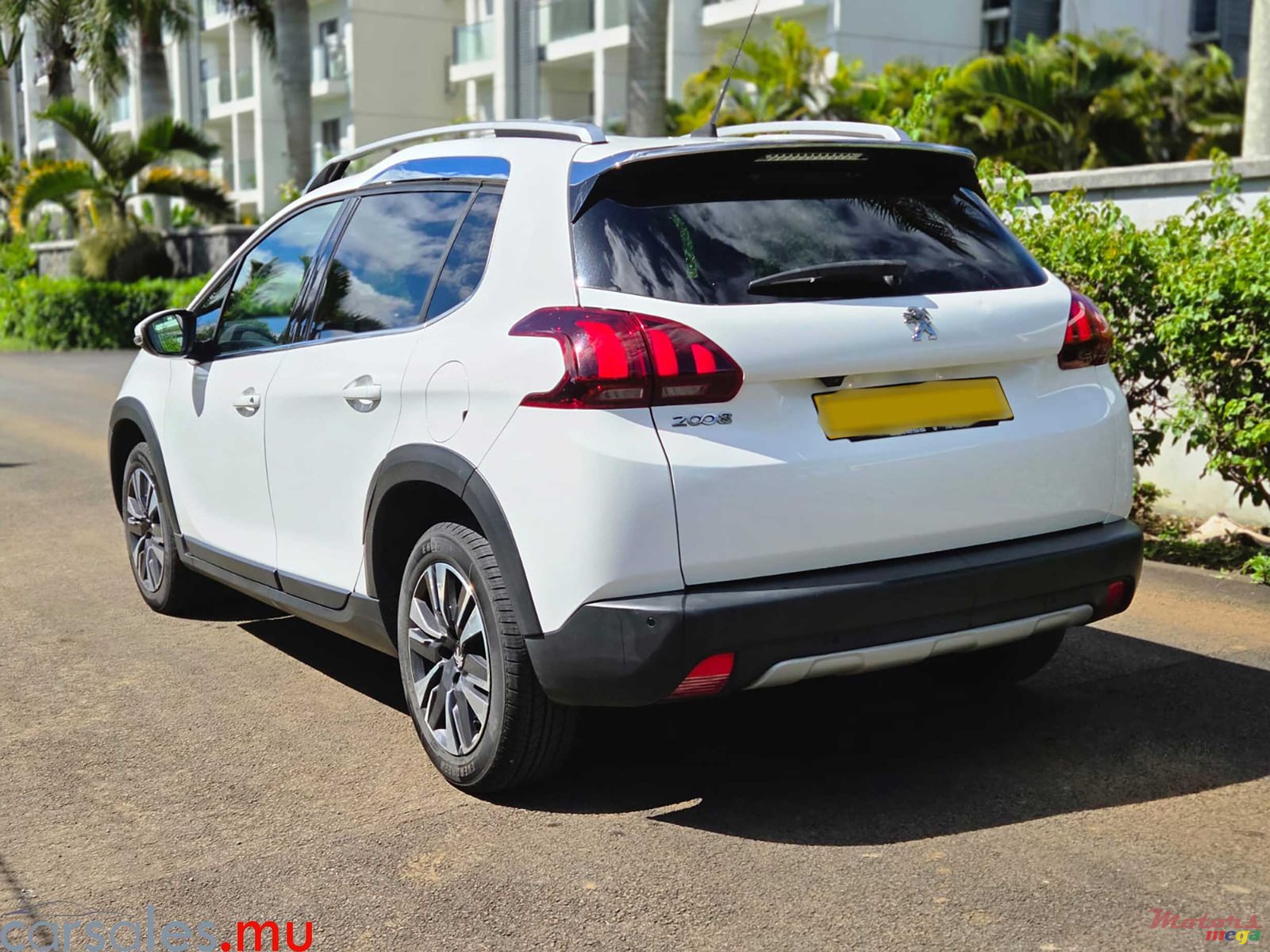 2019' Peugeot 2008 1.2 Allure photo #3
