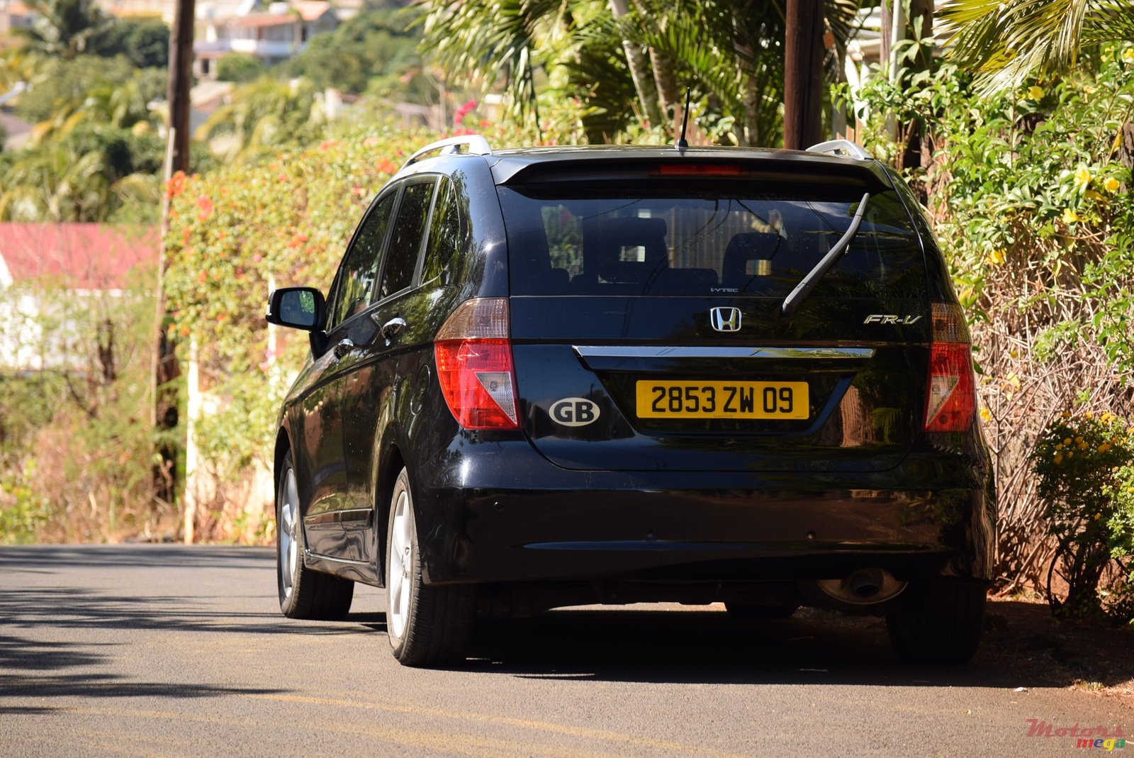 2009' Honda FR-V i-VTEC photo #2