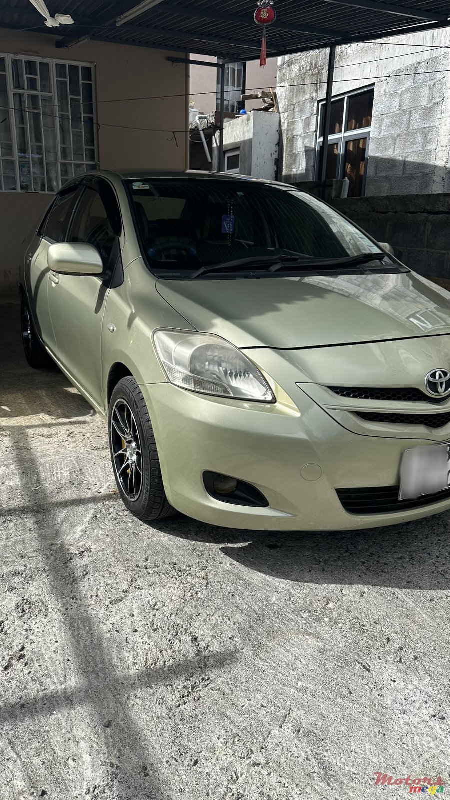 2006' Toyota Belta photo #1