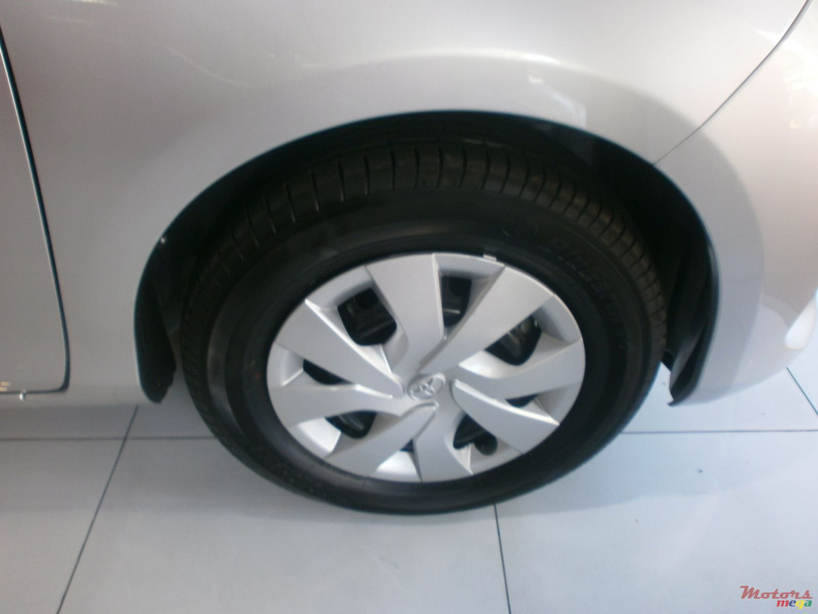 2016' Toyota Vitz photo #5