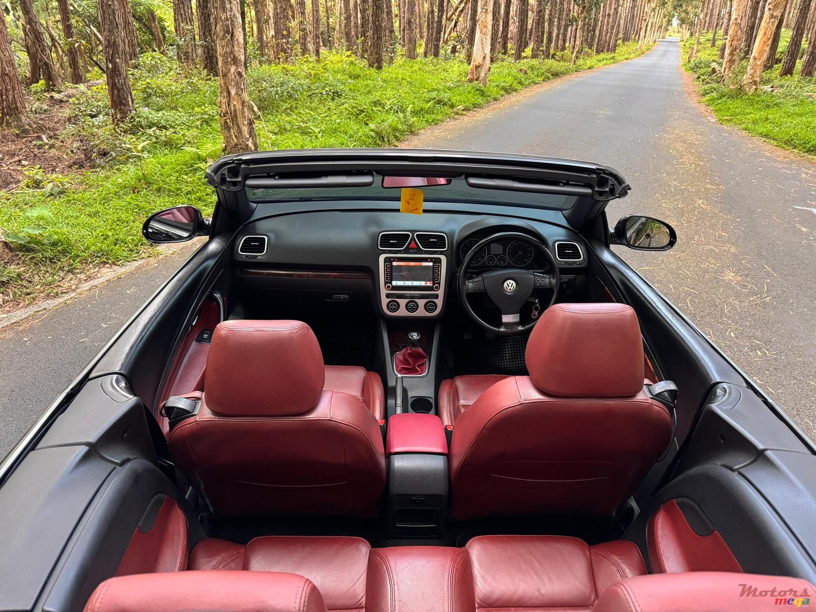 2007' Volkswagen Eos FSI Convertible photo #5