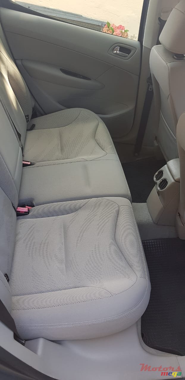 2010' Peugeot 308 photo #1