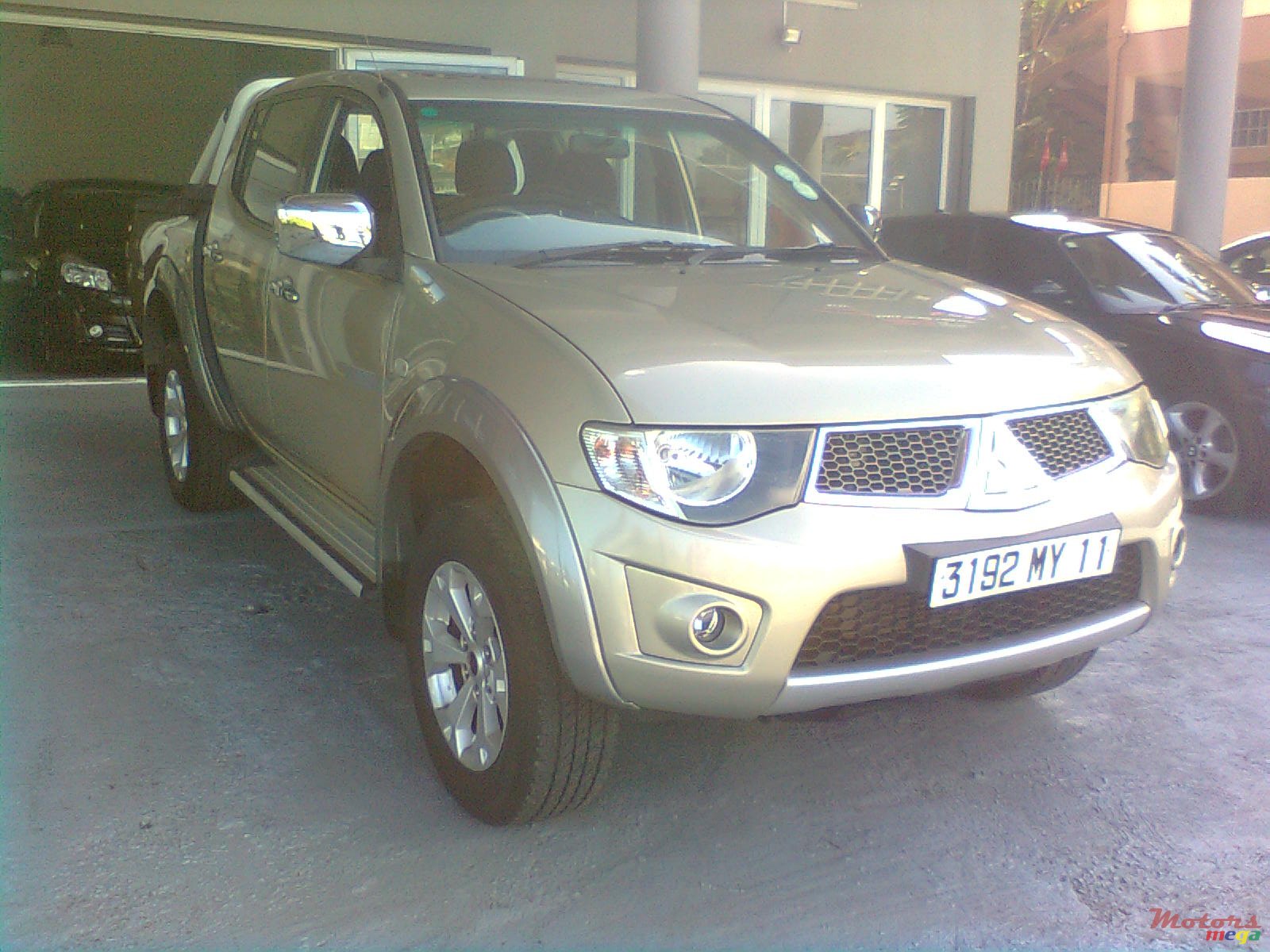 2011' Mitsubishi L 200 sportero photo #1