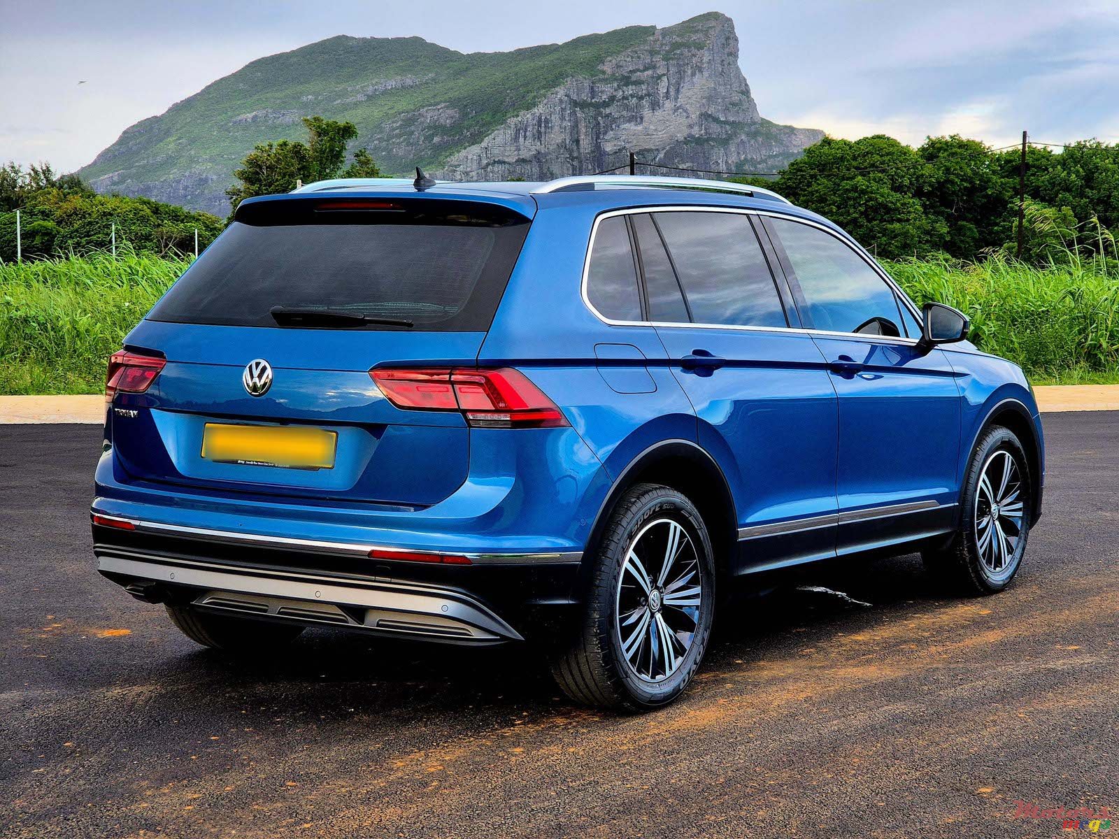2019' Volkswagen Tiguan photo #2