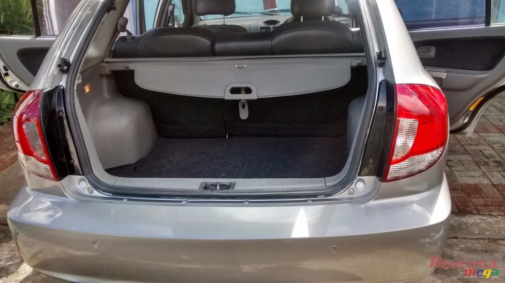 2005' Kia Rio photo #4